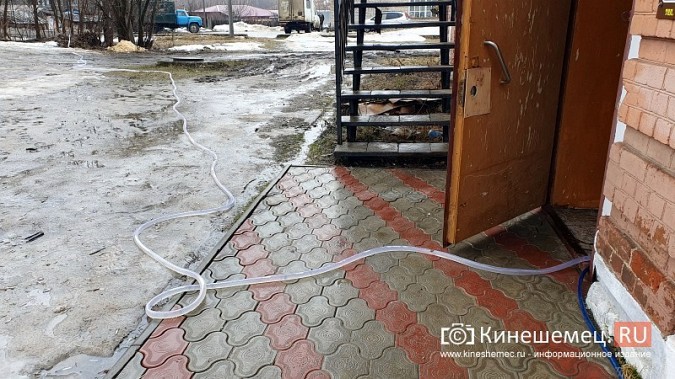 В центре Кинешмы талым водами затопило магазин фото 4