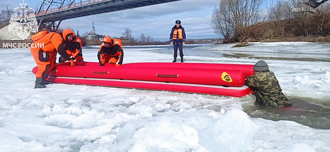 Спасатели Кинешмы провели учения по спасению людей на воде фото 2