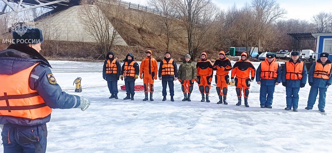 Спасатели Кинешмы провели учения по спасению людей на воде фото 3