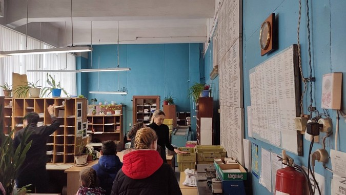 Воспитанники социально-реабилитационного центра совершили экскурсию на Кинешемский почтамт фото 2