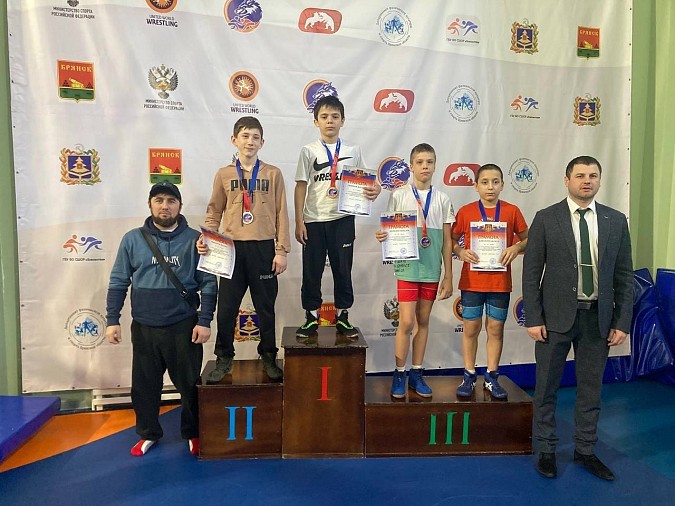 Кинешемец взял бронзу на Всероссийских соревнованиях по вольной борьбе фото 2