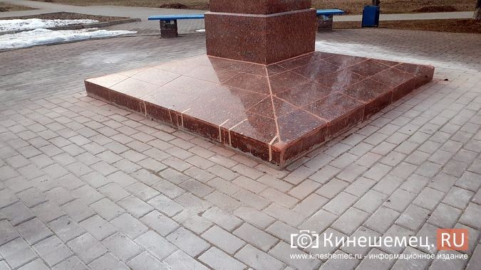 Предприниматель Илья Огорельцев отреставрировал постамент бюста А.Н.Островского фото 3