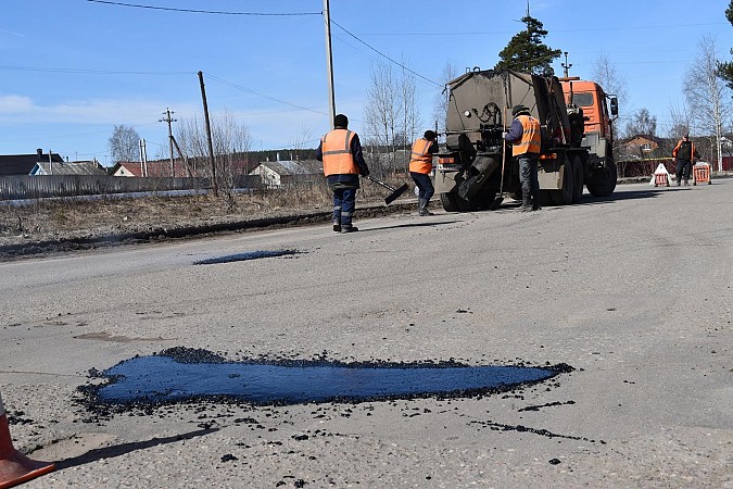 6 апреля залили ямы на перекрестках ул.Гагарина и Щорса, Менделеева и Дунаевского фото 5