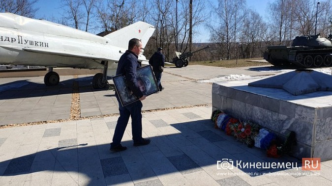 В Кинешме на главном воинском мемориале появился портрет погибшего военкора Владлена Татарского фото 4