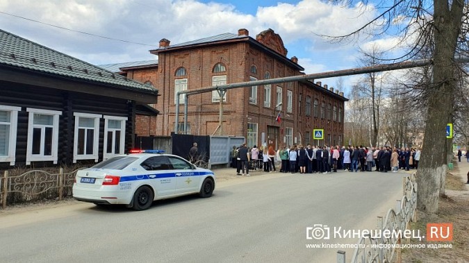 В Кинешме открыли мемориальную доску в память о погибшем штурмане Су-34 Артёме Норине фото 8