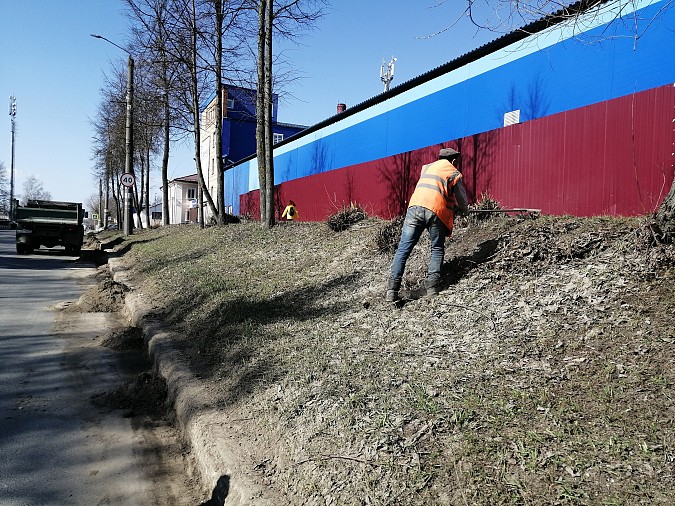 Коммунальщики очищают дороги Кинешмы от смёта фото 3