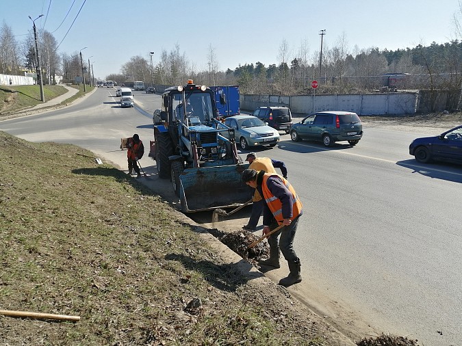 Коммунальщики очищают дороги Кинешмы от смёта фото 2