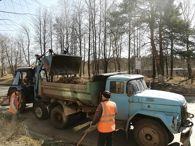 Коммунальщики очищают дороги Кинешмы от смёта фото 5
