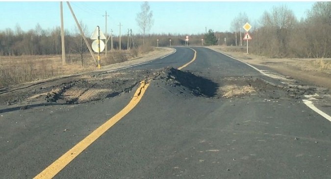 В Родниковском районе развалилась новая дорога, которую ремонтировали по федеральному проекту фото 2