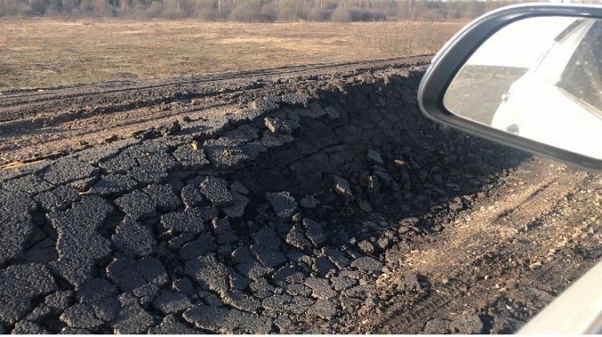 В Родниковском районе развалилась новая дорога, которую ремонтировали по федеральному проекту фото 3