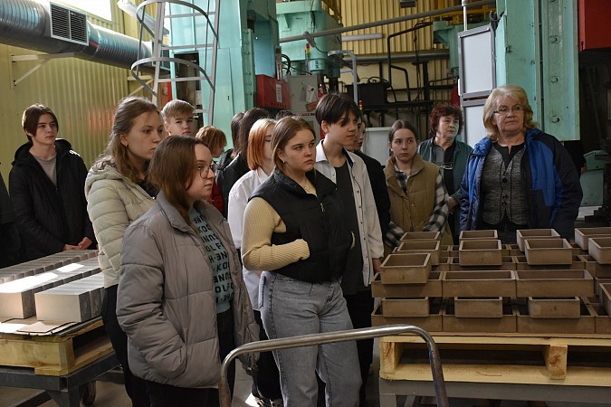 Школьники Кинешмы побывали в цехах завода «Поликор» фото 4