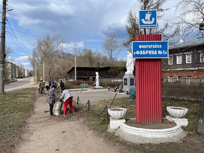 Кинешемская дума и КСК привели в порядок сквер и стелу у фабрики №1 фото 3