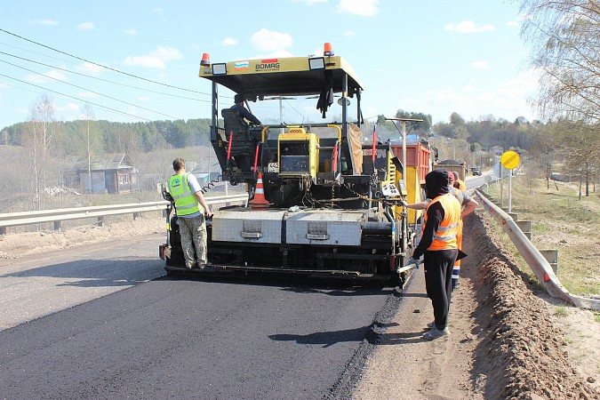 На улице Юрьевецкой укладывают первый слой асфальта фото 4