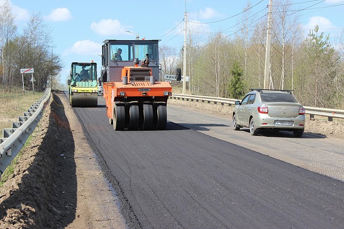 На улице Юрьевецкой укладывают первый слой асфальта фото 2