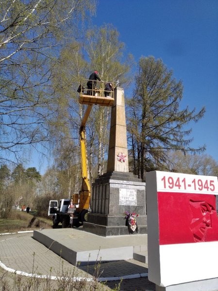 На «2-ой фабрики» ремонтируют обелиск воинам, погибшим в годы Великой Отечественной войны фото 2