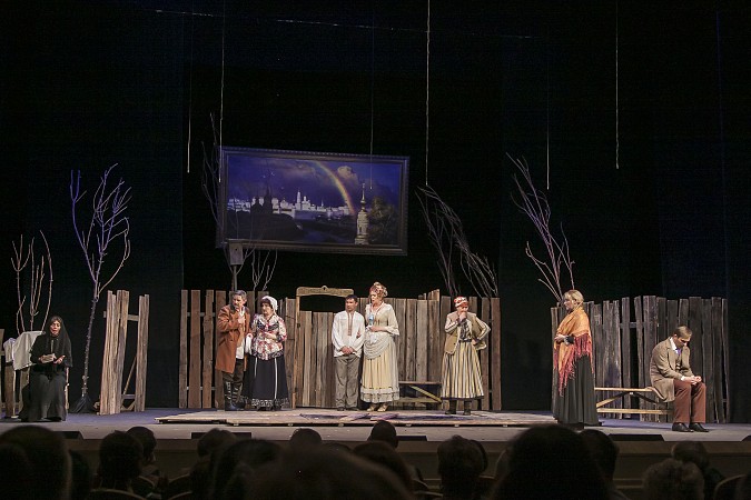 Театр из Вольска показал на «Горячем сердце» спектакль «Не было ни гроша, да вдруг алтын» фото 9