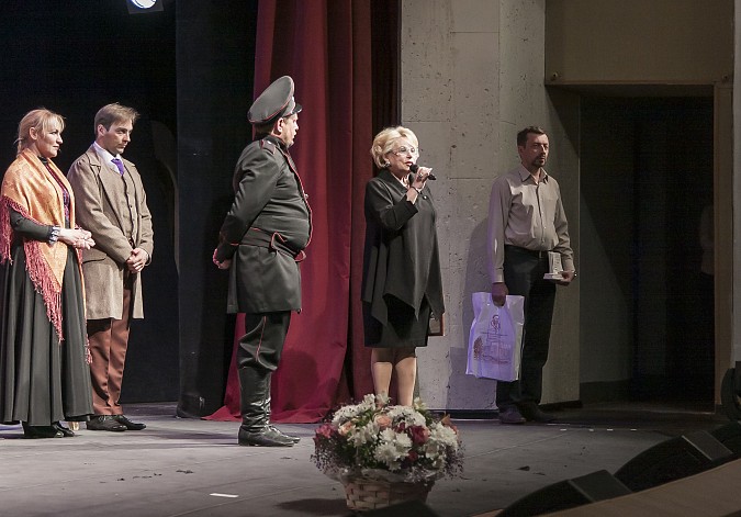 Театр из Вольска показал на «Горячем сердце» спектакль «Не было ни гроша, да вдруг алтын» фото 12