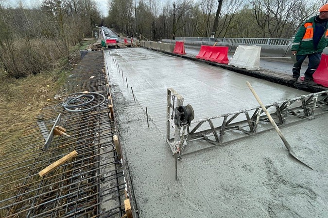 Работы по ремонту мостов через Казоху и Томну идут в две смены фото 7