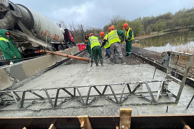 Работы по ремонту мостов через Казоху и Томну идут в две смены фото 8