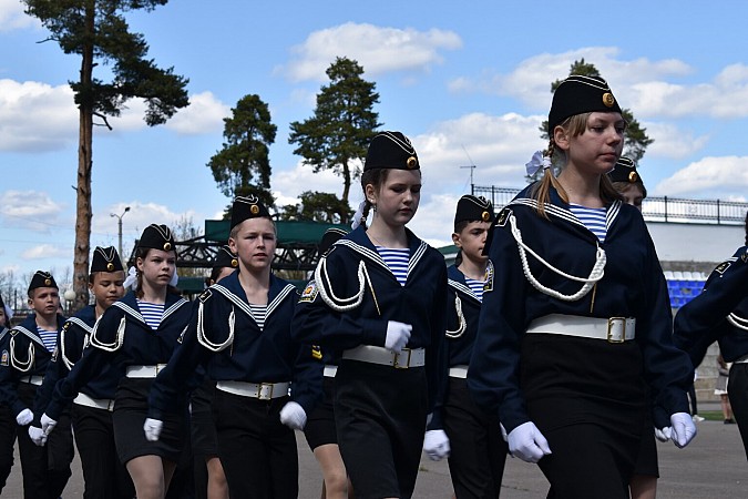 В Кинешме прошёл смотр строя и песни «На знамя Победы равняем шаг!» фото 9