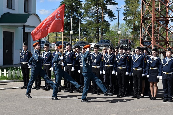 В Кинешме прошёл смотр строя и песни «На знамя Победы равняем шаг!» фото 16