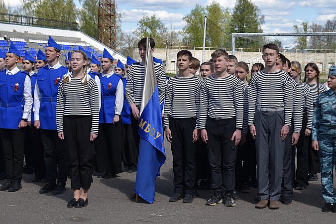 В Кинешме прошёл смотр строя и песни «На знамя Победы равняем шаг!» фото 7