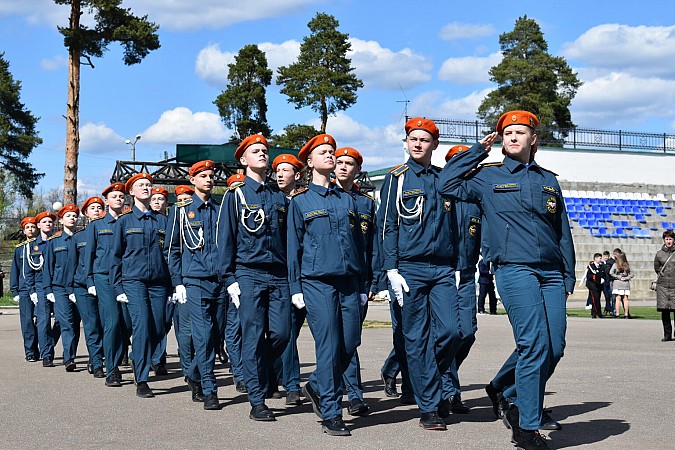 В Кинешме прошёл смотр строя и песни «На знамя Победы равняем шаг!» фото 11