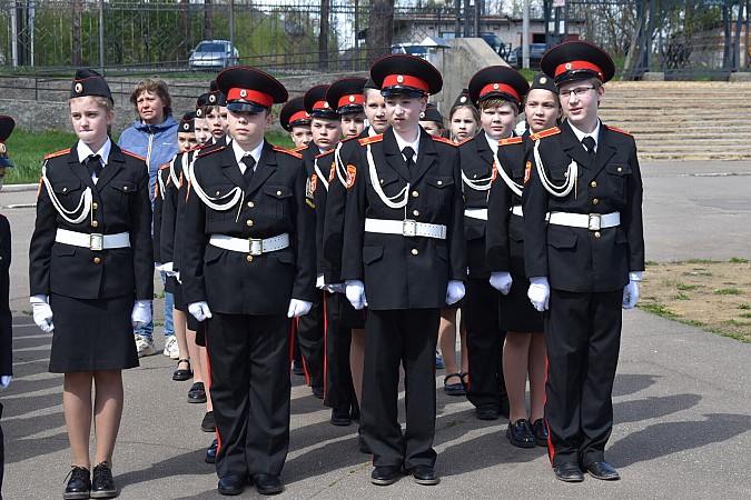 В Кинешме прошёл смотр строя и песни «На знамя Победы равняем шаг!» фото 5