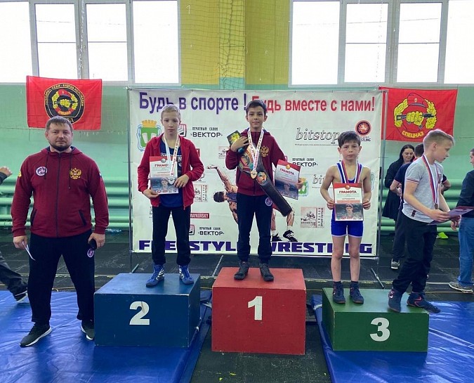 Кинешемцы завоевали награды на Межрегиональных соревнованиях по вольной борьбе фото 3