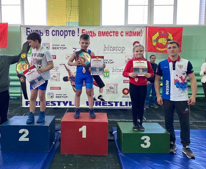 Кинешемцы завоевали награды на Межрегиональных соревнованиях по вольной борьбе фото 4