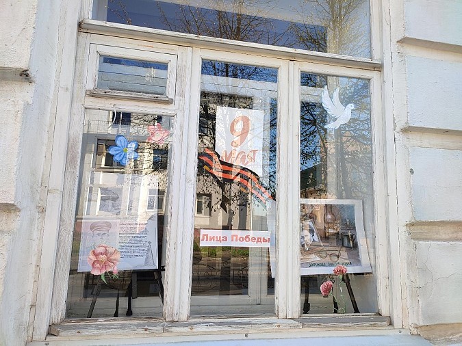 Кинешемцы активно украшают окна квартир и домов в честь 9 Мая фото 3