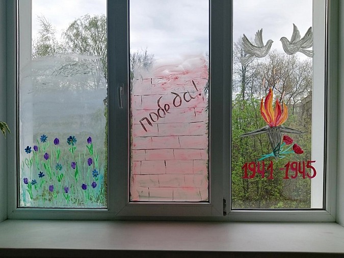 Кинешемцы активно украшают окна квартир и домов в честь 9 Мая фото 6