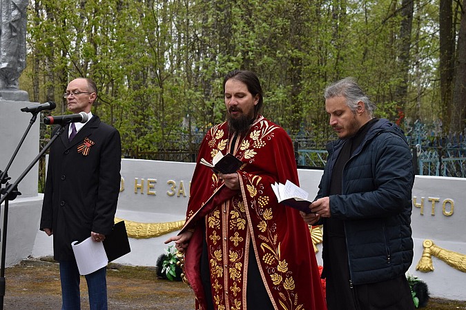 В Кинешме на воинских захоронениях на кладбищах «Сокольники» и «Затенки» прошли митинги фото 5
