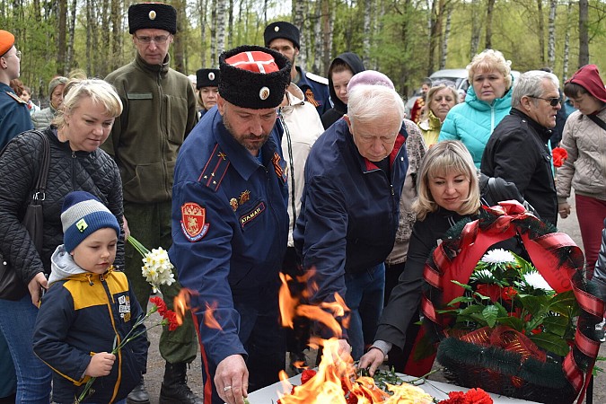 В Кинешме на воинских захоронениях на кладбищах «Сокольники» и «Затенки» прошли митинги фото 10