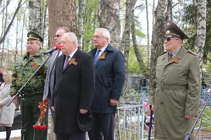 В Кинешме на воинских захоронениях на кладбищах «Сокольники» и «Затенки» прошли митинги фото 17