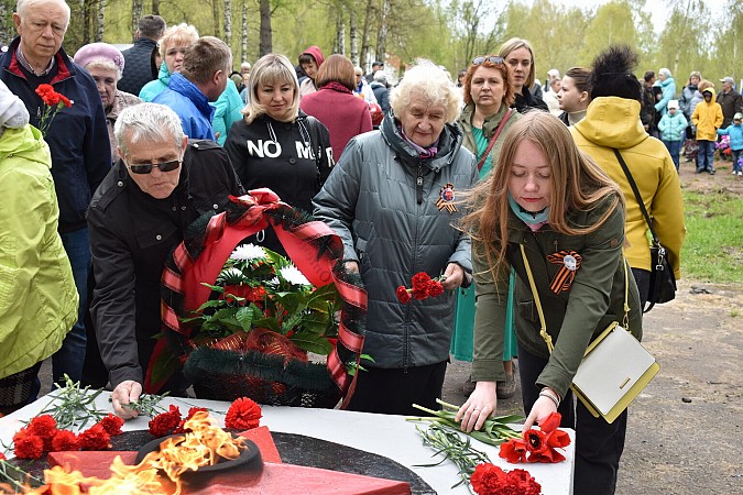В Кинешме на воинских захоронениях на кладбищах «Сокольники» и «Затенки» прошли митинги фото 9