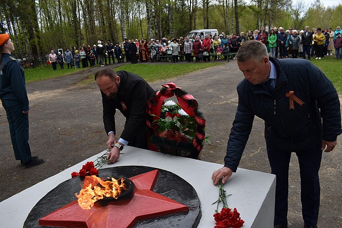 В Кинешме на воинских захоронениях на кладбищах «Сокольники» и «Затенки» прошли митинги фото 6