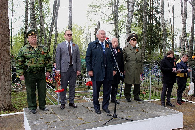 В Кинешме на воинских захоронениях на кладбищах «Сокольники» и «Затенки» прошли митинги фото 19