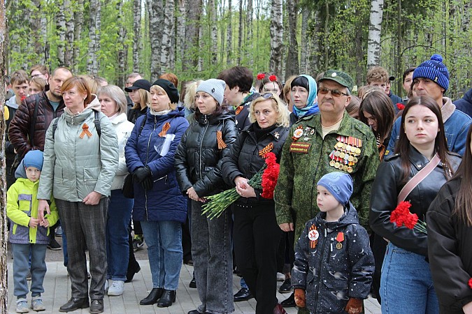В Кинешме на воинских захоронениях на кладбищах «Сокольники» и «Затенки» прошли митинги фото 21