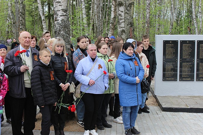 В Кинешме на воинских захоронениях на кладбищах «Сокольники» и «Затенки» прошли митинги фото 15