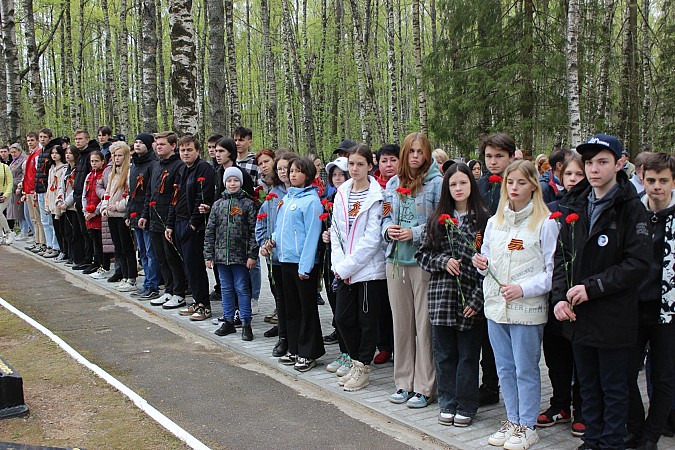 В Кинешме на воинских захоронениях на кладбищах «Сокольники» и «Затенки» прошли митинги фото 16
