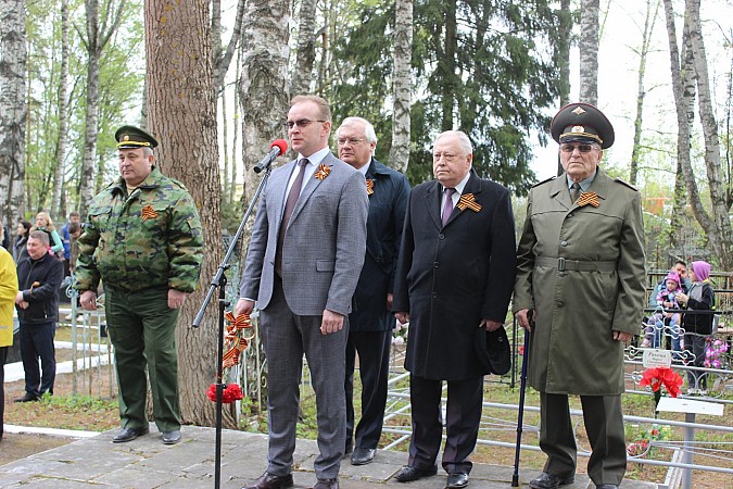 В Кинешме на воинских захоронениях на кладбищах «Сокольники» и «Затенки» прошли митинги фото 18