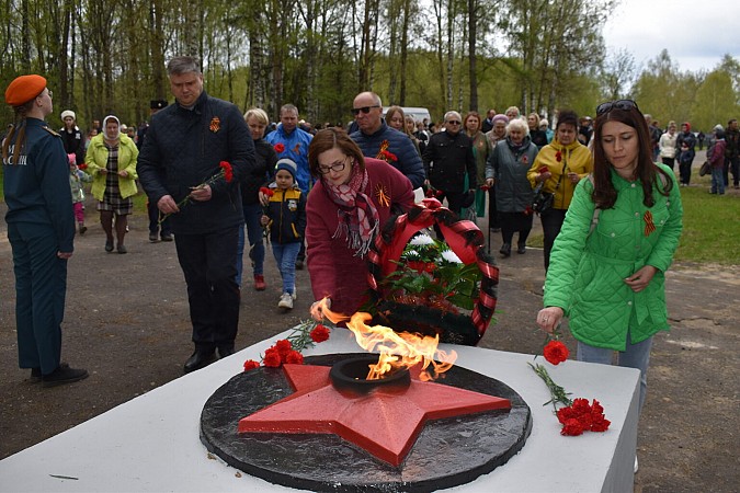 В Кинешме на воинских захоронениях на кладбищах «Сокольники» и «Затенки» прошли митинги фото 7
