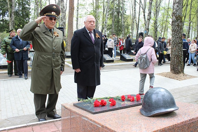 В Кинешме на воинских захоронениях на кладбищах «Сокольники» и «Затенки» прошли митинги фото 2