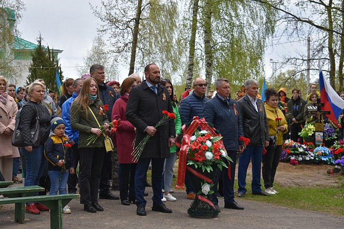В Кинешме на воинских захоронениях на кладбищах «Сокольники» и «Затенки» прошли митинги фото 24