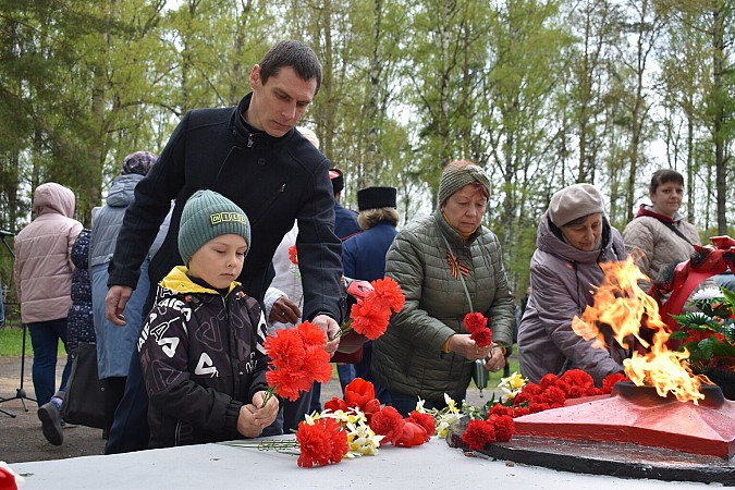 В Кинешме на воинских захоронениях на кладбищах «Сокольники» и «Затенки» прошли митинги фото 11