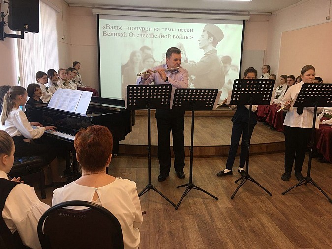 В честь Дня Победы в Кинешемской детской школе искусств прошёл концерт фото 7