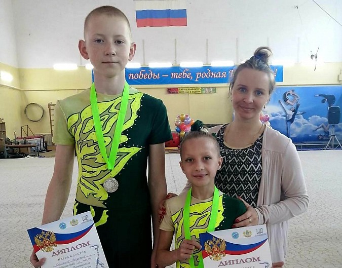 Кинешемские акробаты взяли серебро и бронзу на Первенстве Костромской области фото 3