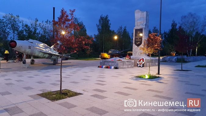 В центральном парке Кинешмы «живым»  остался всего один элемент подсветки входа фото 5