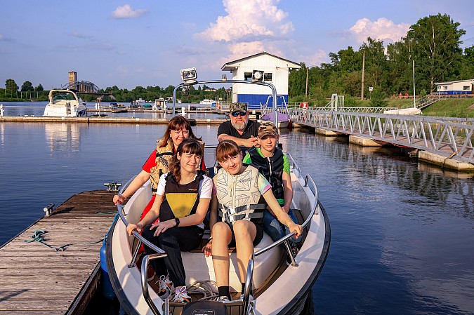Юные кинешемские гребцы провели свою первую тренировку на воде фото 5
